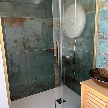 Les Portes Bleues Bed & Breakfast