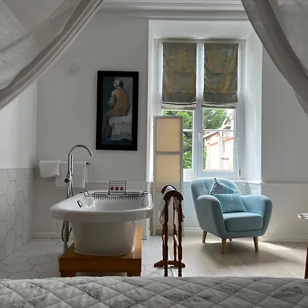Les Portes Bleues Bed & Breakfast