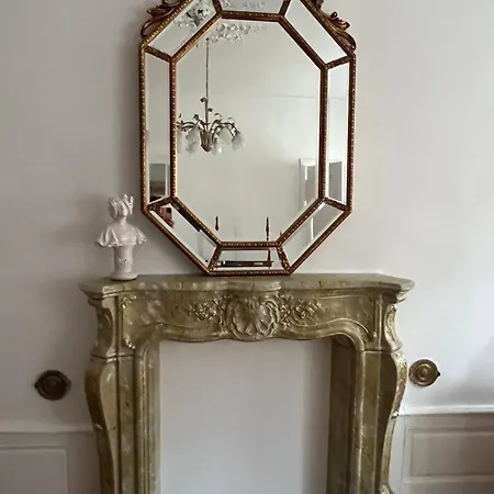 Les Portes Bleues Ay-Champagne